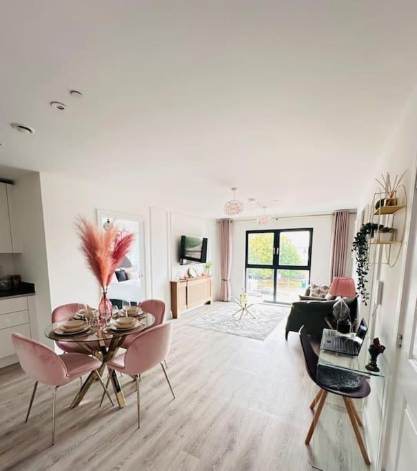 Central Derby Urban 2 Bedroom Flat - An Oasis Of Elegance! Free Parking And Wifi Suitable For Families And Professionals Exterior foto