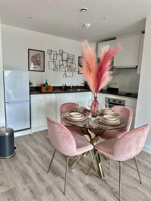 Central Derby Urban 2 Bedroom Flat - An Oasis Of Elegance! Free Parking And Wifi Suitable For Families And Professionals Exterior foto